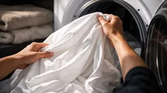 How to whiten white clothes naturally with baking soda and oxygen bleach